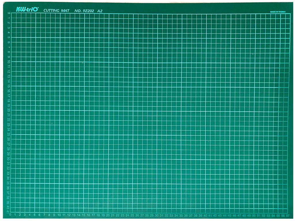 Self healing cutting mat with grid